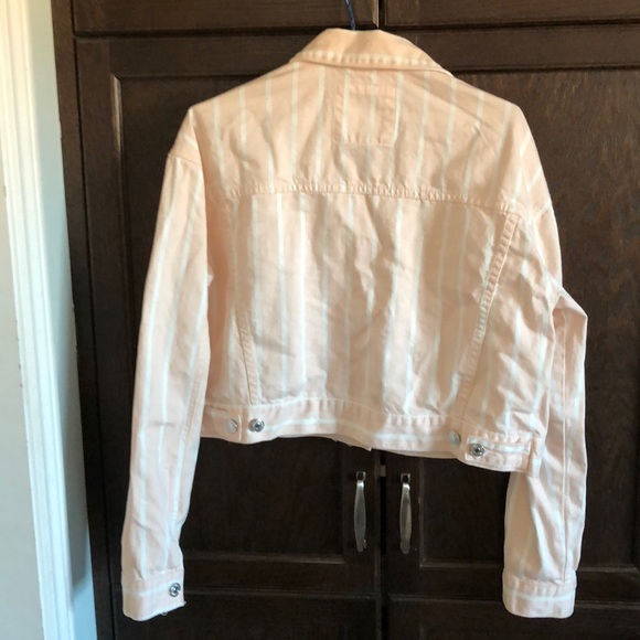 3/$30 Crop Jacket 😍 - Picture 3 of 3